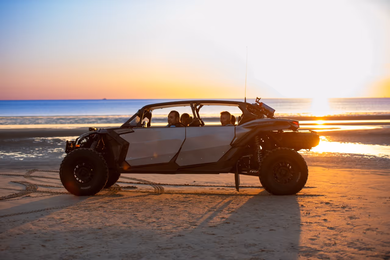 Atardecer con RZR en la playa